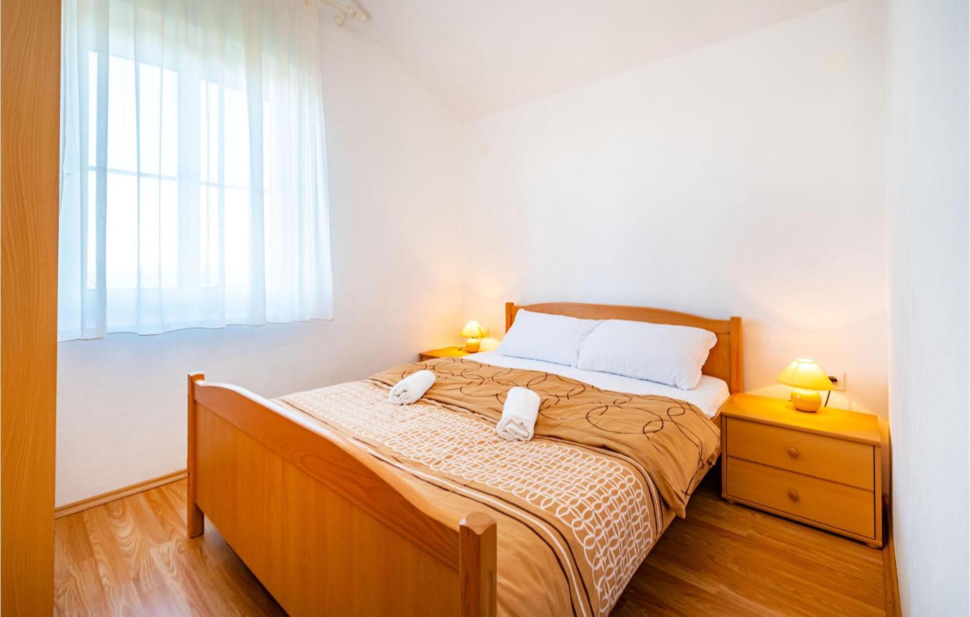 2 Bedroom Amazing Apartment In Nevidane Bagian luar foto