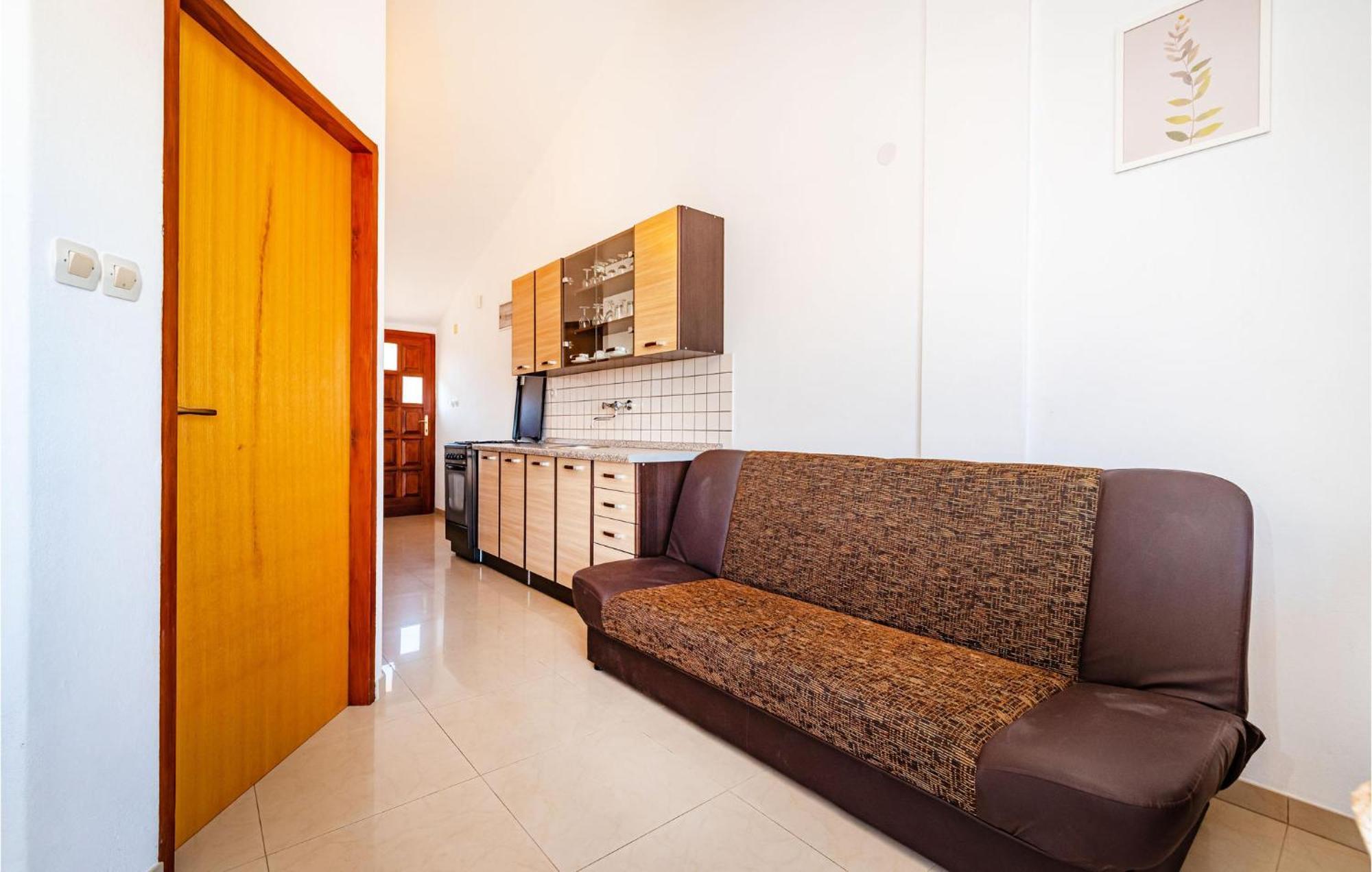 2 Bedroom Amazing Apartment In Nevidane Bagian luar foto