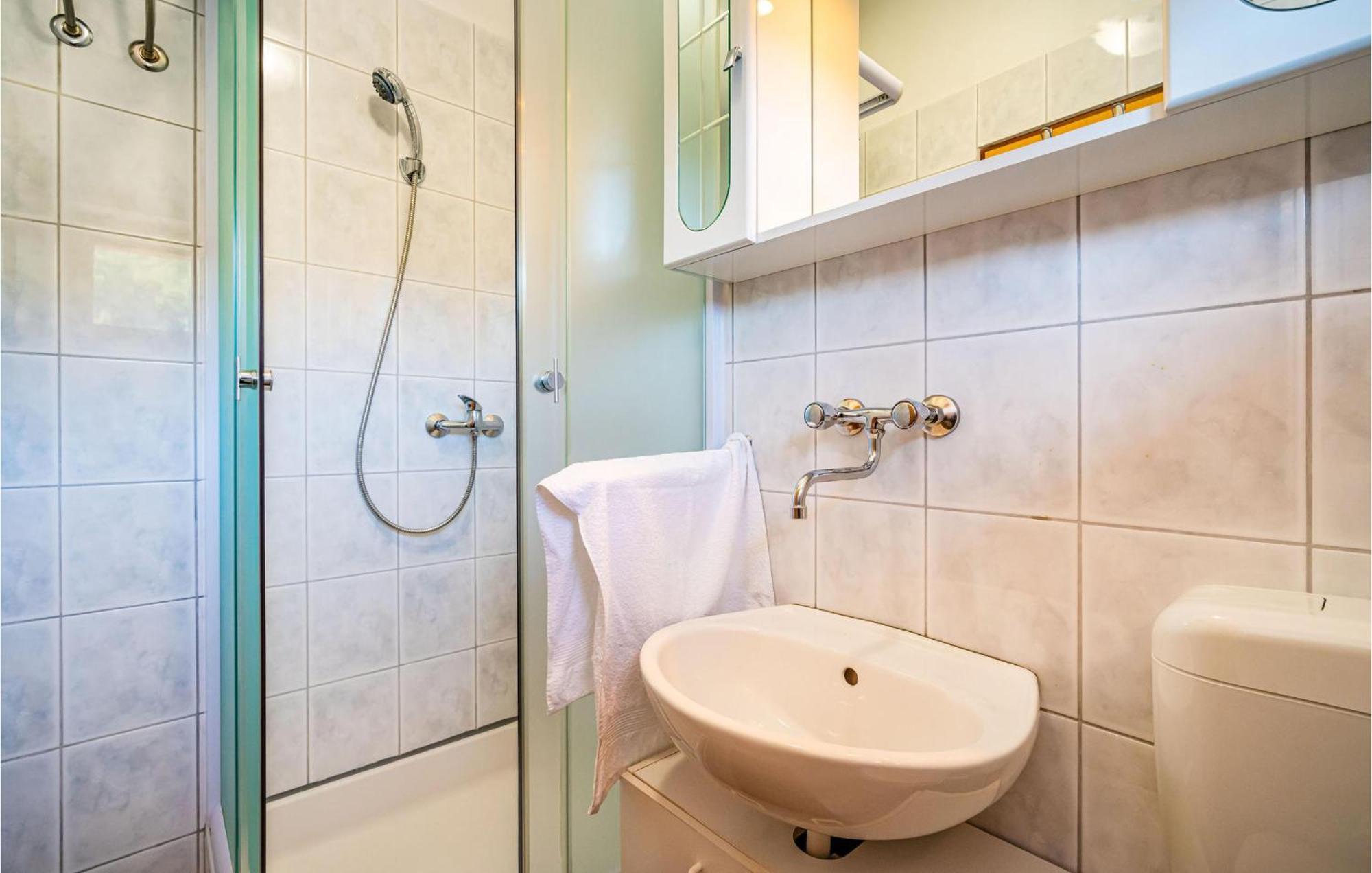 2 Bedroom Amazing Apartment In Nevidane Bagian luar foto