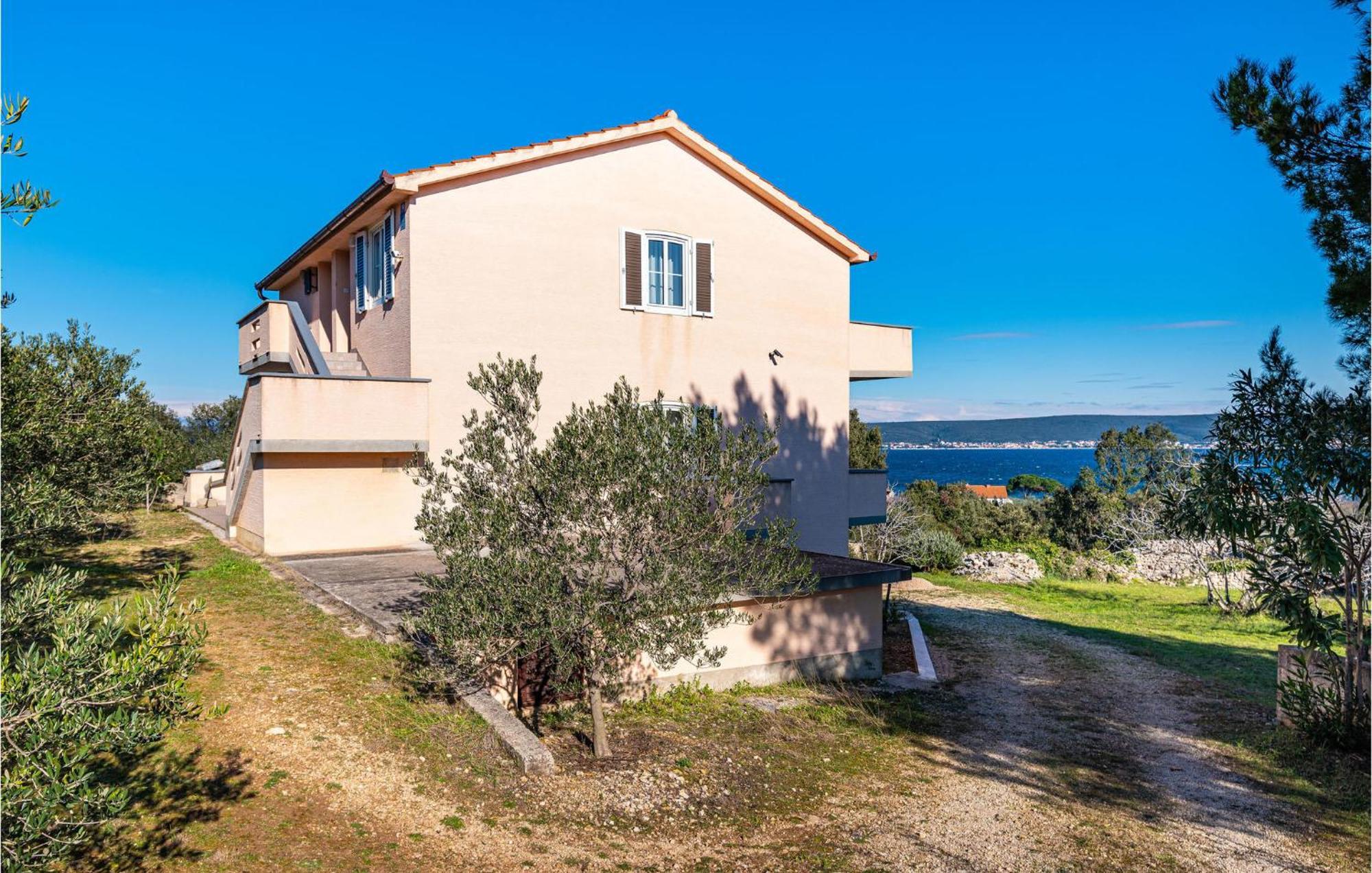 2 Bedroom Amazing Apartment In Nevidane Bagian luar foto