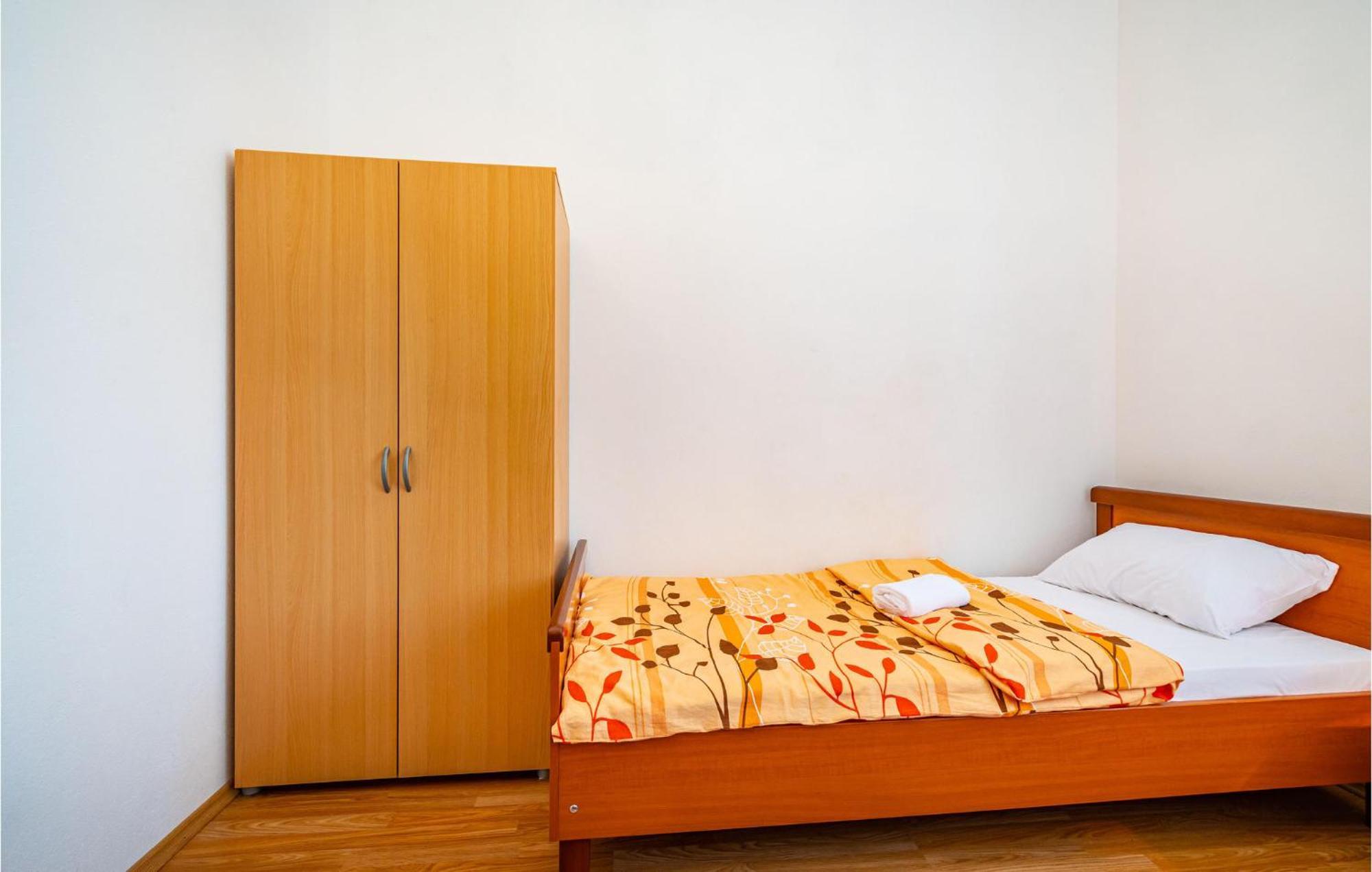 2 Bedroom Amazing Apartment In Nevidane Bagian luar foto